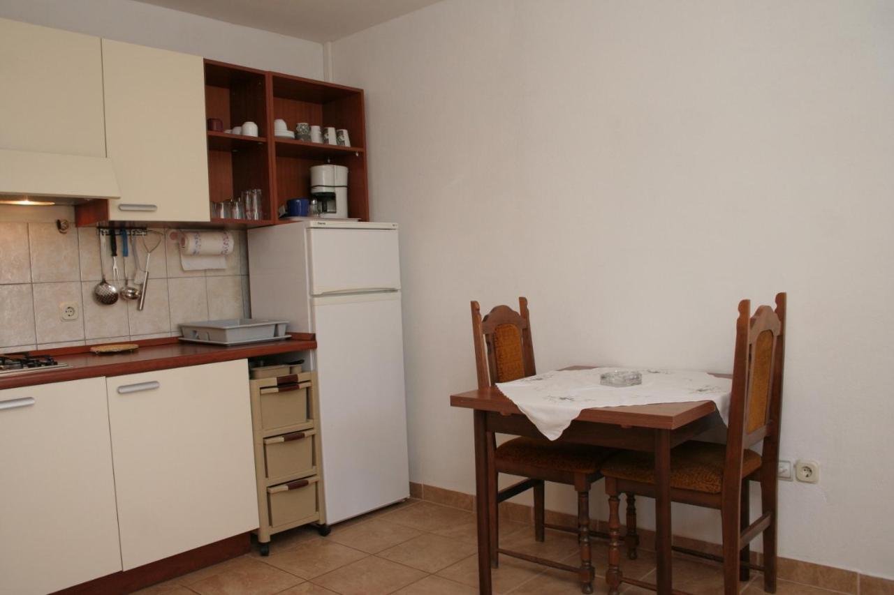 Apartment Zarace - Gdinj 4598A Zewnętrze zdjęcie