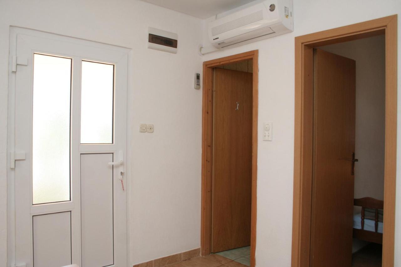 Apartment Zarace - Gdinj 4598A Zewnętrze zdjęcie