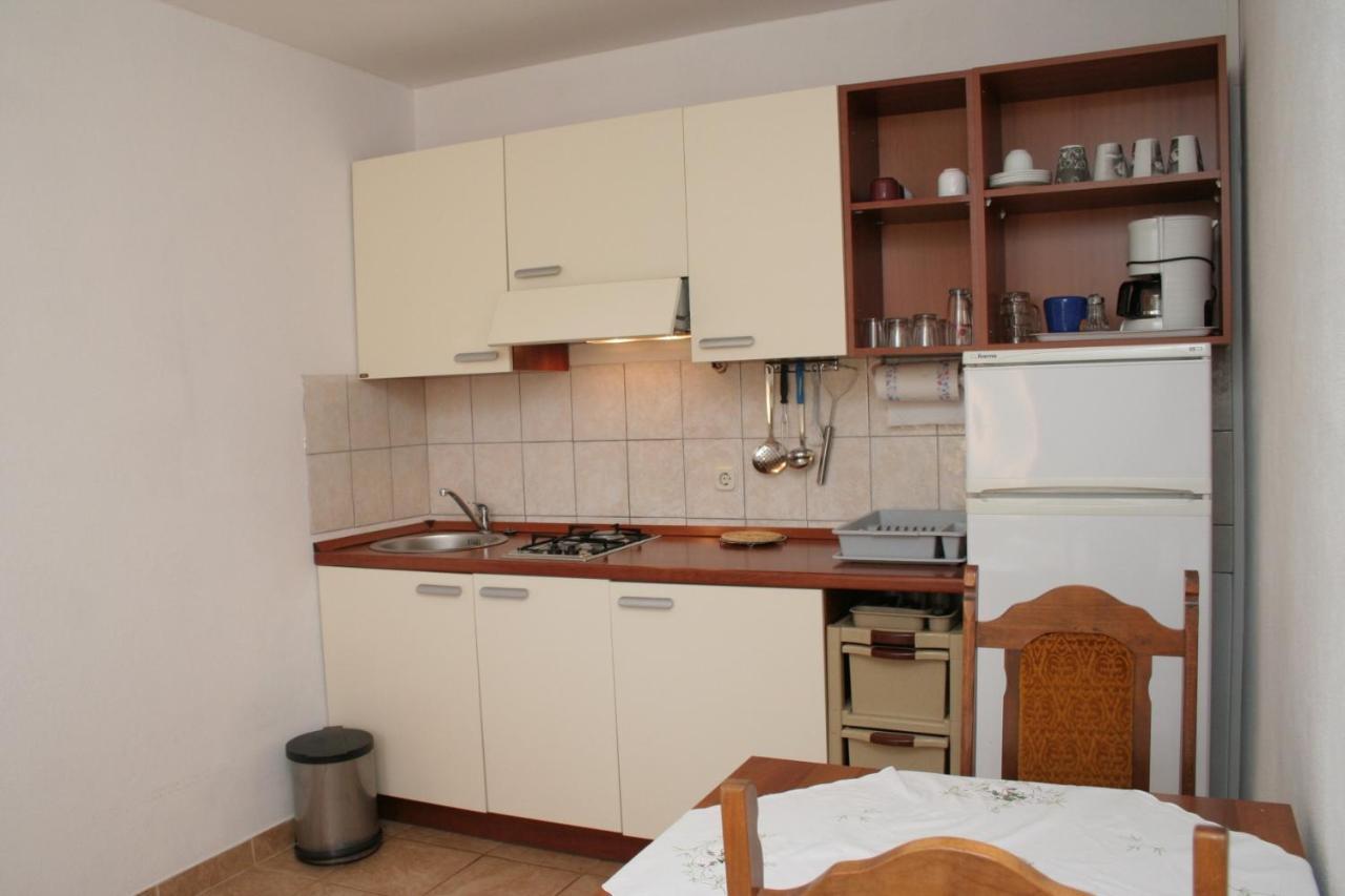 Apartment Zarace - Gdinj 4598A Zewnętrze zdjęcie