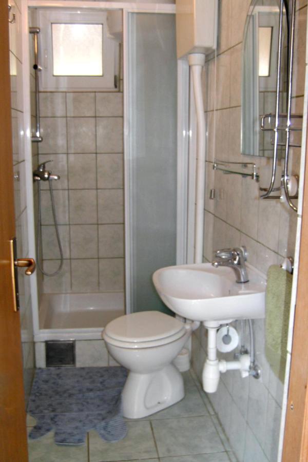 Apartment Zarace - Gdinj 4598A Zewnętrze zdjęcie