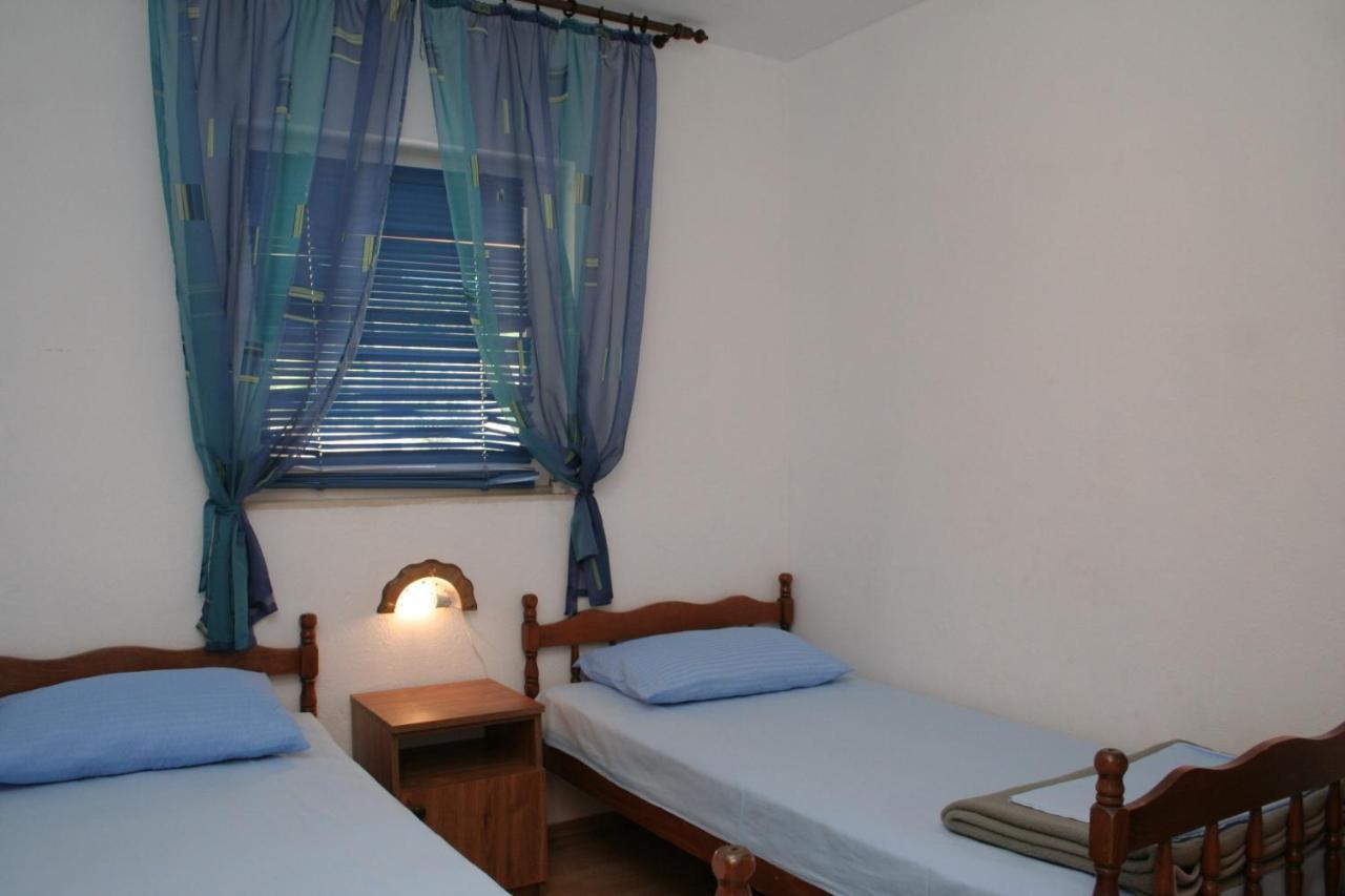 Apartment Zarace - Gdinj 4598A Zewnętrze zdjęcie