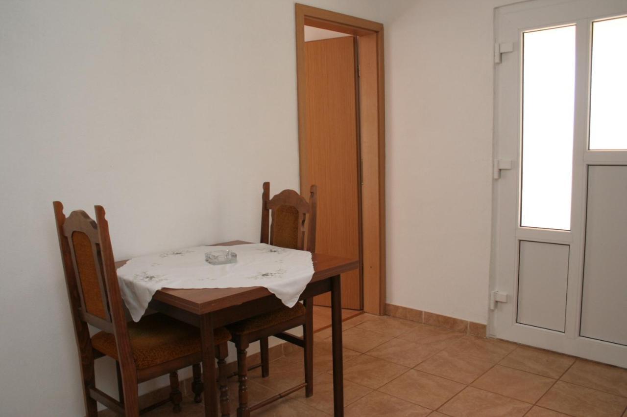 Apartment Zarace - Gdinj 4598A Zewnętrze zdjęcie